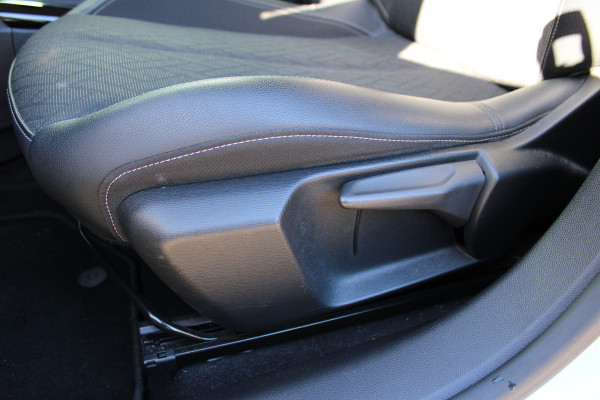 Opel Corsa 1.2 Edition | Winterpakket | Carplay | Lichtmetaal | Parkeersensoren achter | Privacy Glass