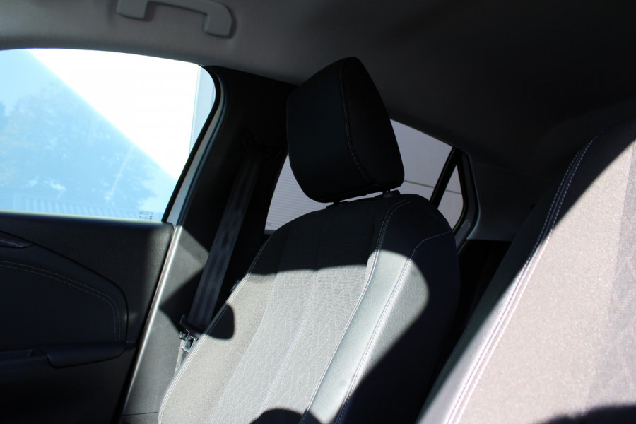 Opel Corsa 1.2 Edition | Winterpakket | Carplay | Lichtmetaal | Parkeersensoren achter | Privacy Glass