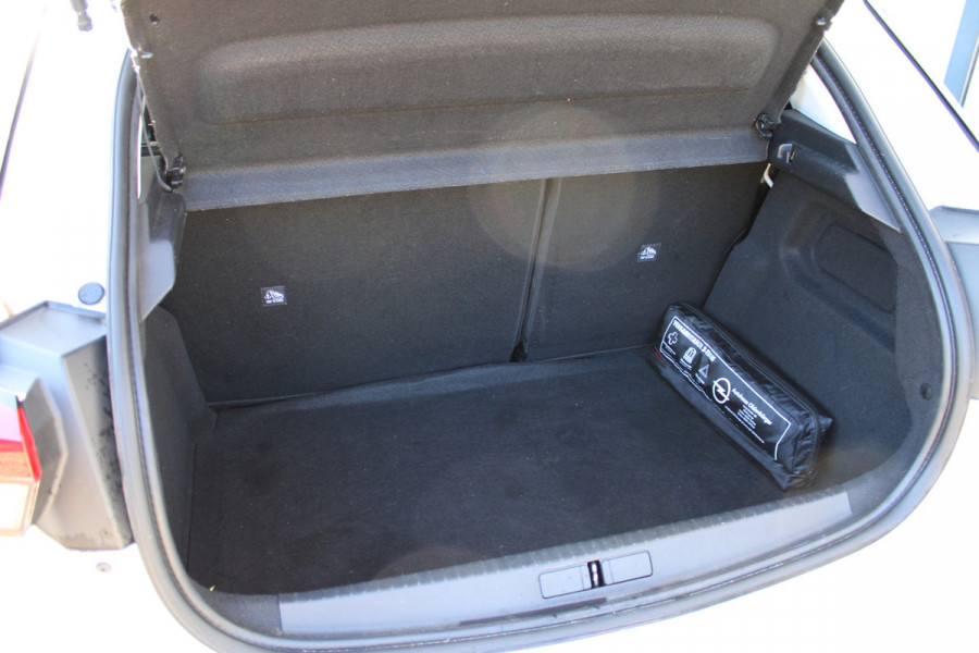 Opel Corsa 1.2 Edition | Winterpakket | Carplay | Lichtmetaal | Parkeersensoren achter | Privacy Glass