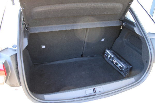 Opel Corsa 1.2 Edition | Winterpakket | Carplay | Lichtmetaal | Parkeersensoren achter | Privacy Glass