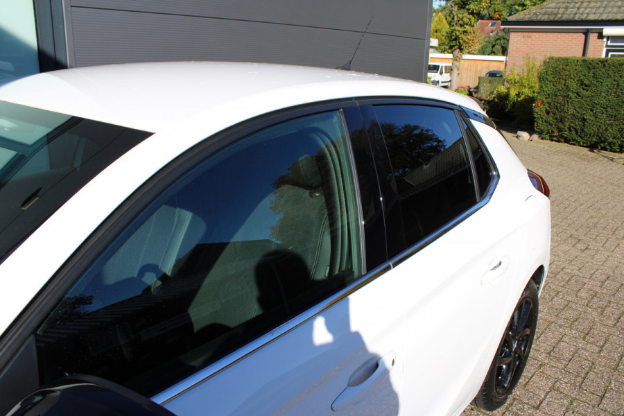 Opel Corsa 1.2 Edition | Winterpakket | Carplay | Lichtmetaal | Parkeersensoren achter | Privacy Glass