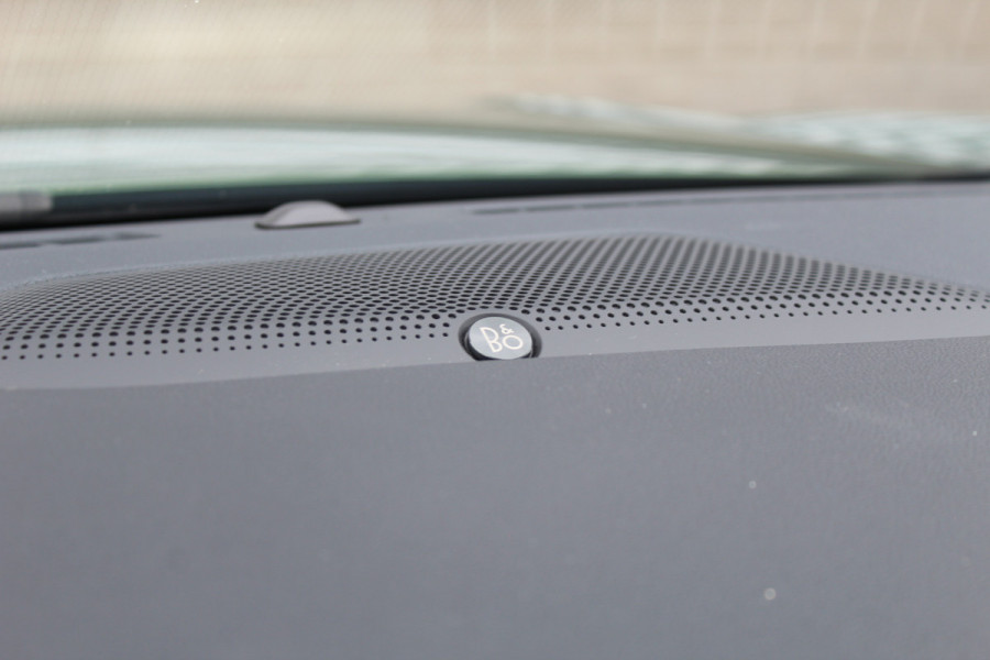 Ford Kuga 2.5 PHEV ST-Line X | Black Pack | Trekhaak | Panoramadak | AGR | Led | Head-up | B&O