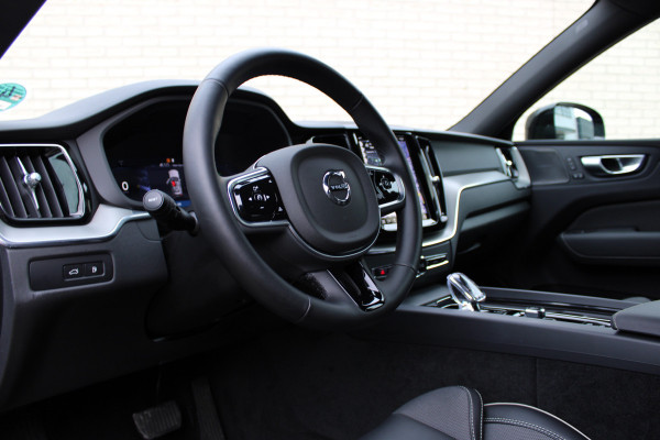Volvo XC60 2.0 T6 Plug-in hybrid AWD Plus Black Edition | Trekhaak | 360 Camera | H&K | BLIS |