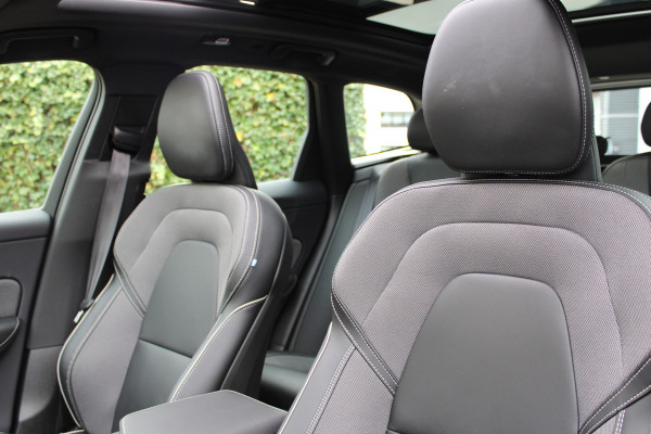 Volvo XC60 2.0 T6 Plug-in hybrid AWD Plus Black Edition | Trekhaak | 360 Camera | H&K | BLIS |