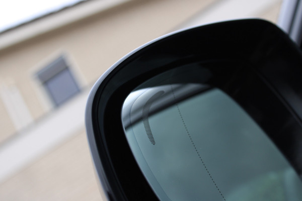 Volvo XC60 2.0 T6 Plug-in hybrid AWD Plus Black Edition | Trekhaak | 360 Camera | H&K | BLIS |