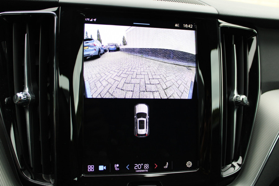 Volvo XC60 2.0 T6 Plug-in hybrid AWD Plus Black Edition | Trekhaak | 360 Camera | H&K | BLIS |