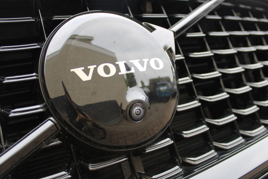 Volvo XC60 2.0 T6 Plug-in hybrid AWD Plus Black Edition | Trekhaak | 360 Camera | H&K | BLIS |