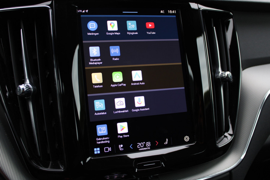 Volvo XC60 2.0 T6 Plug-in hybrid AWD Plus Black Edition | Trekhaak | 360 Camera | H&K | BLIS |