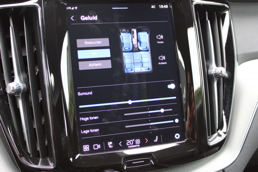 Volvo XC60 2.0 T6 Plug-in hybrid AWD Plus Black Edition | Trekhaak | 360 Camera | H&K | BLIS |