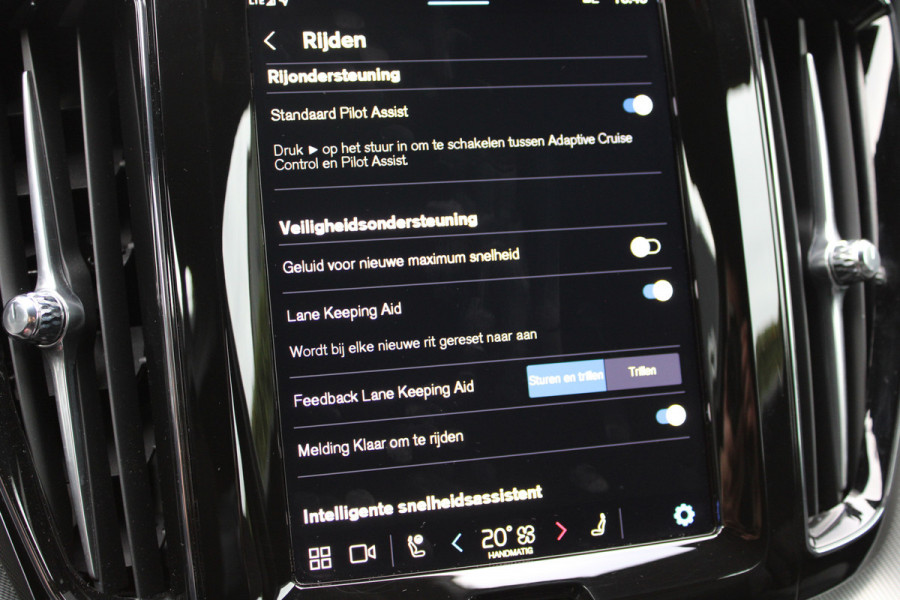 Volvo XC60 2.0 T6 Plug-in hybrid AWD Plus Black Edition | Trekhaak | 360 Camera | H&K | BLIS |