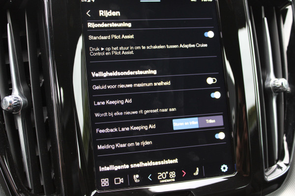 Volvo XC60 2.0 T6 Plug-in hybrid AWD Plus Black Edition | Trekhaak | 360 Camera | H&K | BLIS |