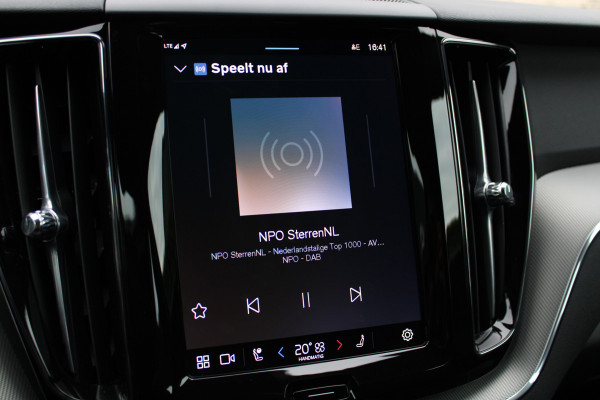 Volvo XC60 2.0 T6 Plug-in hybrid AWD Plus Black Edition | Trekhaak | 360 Camera | H&K | BLIS |