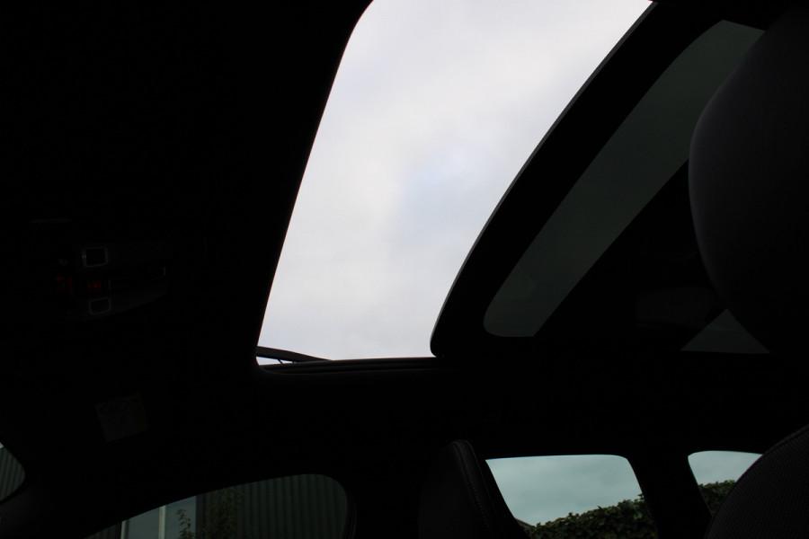 Volvo XC60 2.0 T6 Plug-in hybrid AWD Plus Black Edition | Trekhaak | 360 Camera | H&K | BLIS |