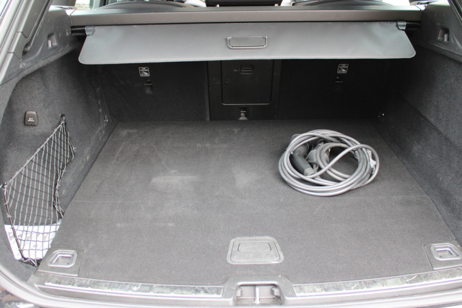 Volvo XC60 2.0 T6 Plug-in hybrid AWD Plus Black Edition | Trekhaak | 360 Camera | H&K | BLIS |