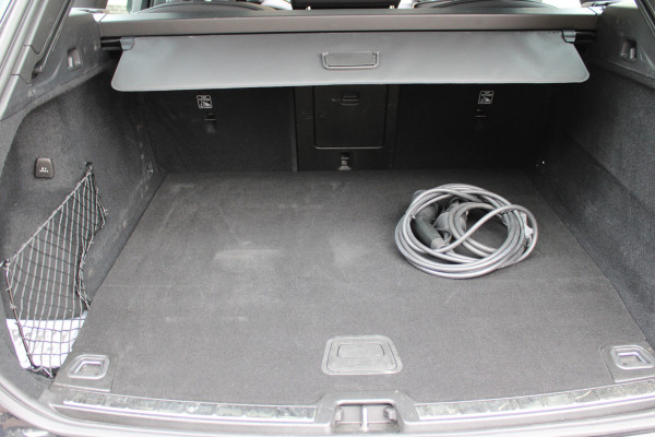 Volvo XC60 2.0 T6 Plug-in hybrid AWD Plus Black Edition | Trekhaak | 360 Camera | H&K | BLIS |