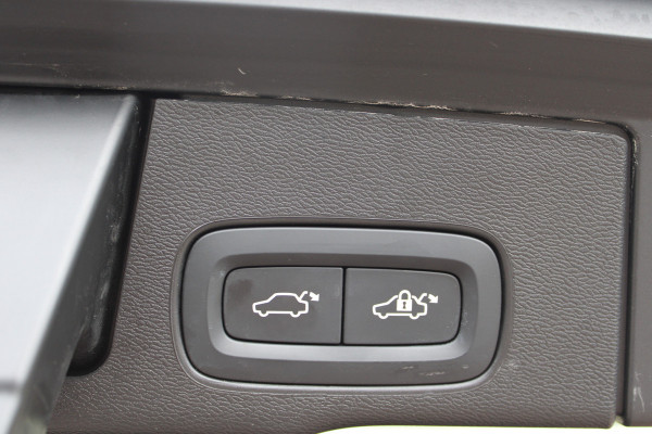 Volvo XC60 2.0 T6 Plug-in hybrid AWD Plus Black Edition | Trekhaak | 360 Camera | H&K | BLIS |