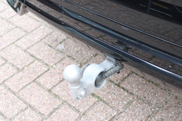 Volvo XC60 2.0 T6 Plug-in hybrid AWD Plus Black Edition | Trekhaak | 360 Camera | H&K | BLIS |