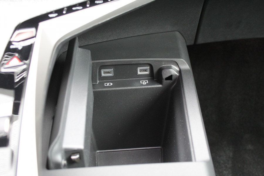 Peugeot 3008 1.2 Hybrid 136 GT | Navigatie | Led | Camera | Climate | Adaptieve cruise