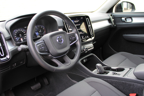 Volvo XC40 1.5 T3 Momentum | Trekhaak | Cruise control | Navigatie | Stoel/Stuurverwarming