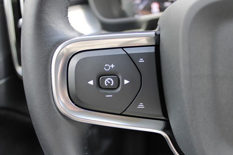 Volvo XC40 1.5 T3 Momentum | Trekhaak | Cruise control | Navigatie | Stoel/Stuurverwarming