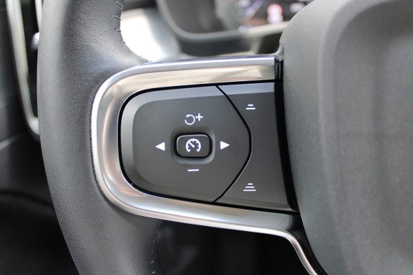Volvo XC40 1.5 T3 Momentum | Trekhaak | Cruise control | Navigatie | Stoel/Stuurverwarming