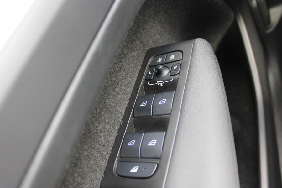 Volvo XC40 1.5 T3 Momentum | Trekhaak | Cruise control | Navigatie | Stoel/Stuurverwarming