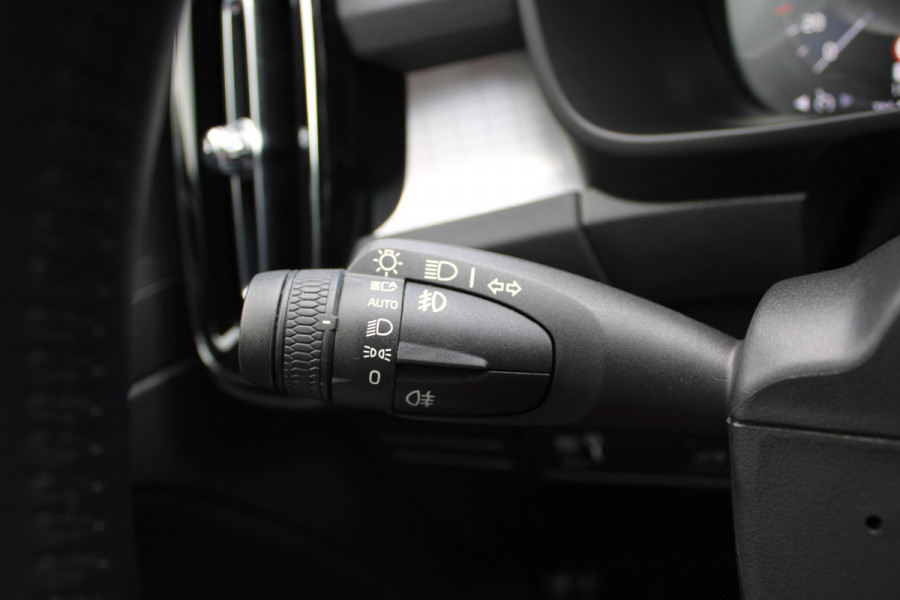 Volvo XC40 1.5 T3 Momentum | Trekhaak | Cruise control | Navigatie | Stoel/Stuurverwarming