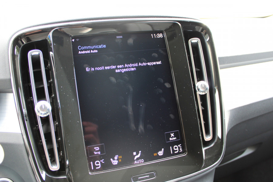 Volvo XC40 1.5 T3 Momentum | Trekhaak | Cruise control | Navigatie | Stoel/Stuurverwarming