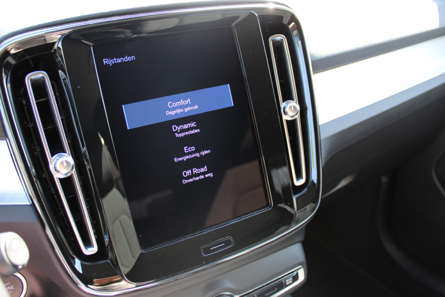 Volvo XC40 1.5 T3 Momentum | Trekhaak | Cruise control | Navigatie | Stoel/Stuurverwarming