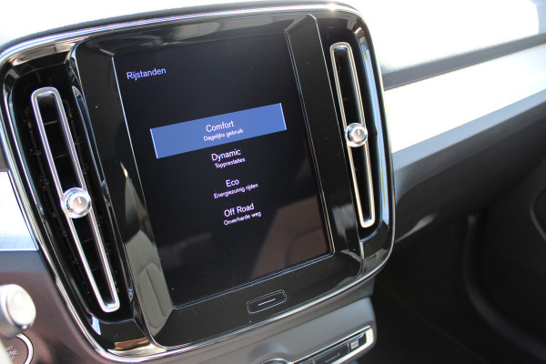 Volvo XC40 1.5 T3 Momentum | Trekhaak | Cruise control | Navigatie | Stoel/Stuurverwarming