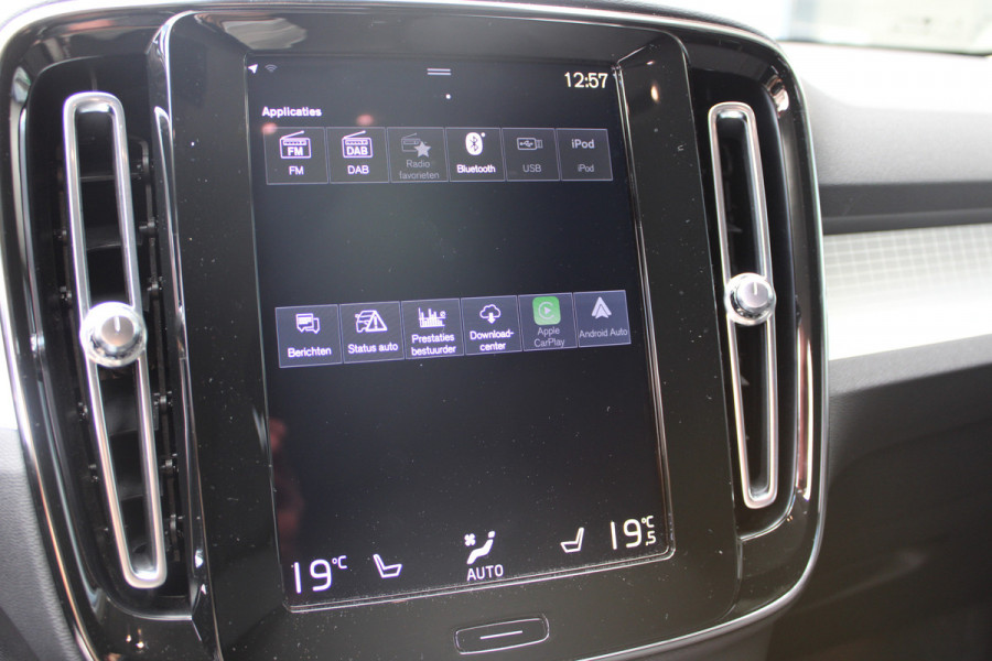 Volvo XC40 1.5 T3 Momentum | Trekhaak | Cruise control | Navigatie | Stoel/Stuurverwarming