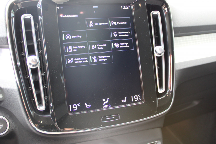 Volvo XC40 1.5 T3 Momentum | Trekhaak | Cruise control | Navigatie | Stoel/Stuurverwarming