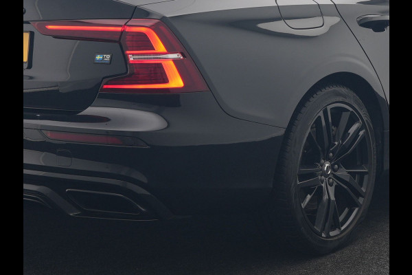 Volvo S60 Recharge T8 AWD R-Design Plug in Hybrid 391pk Black Dealer O.H PHEV | Schuifdak | Bowers & Wilkins | Head Up | Adaptive Cruise | 360 Camera | Luxe Lederen Sportstoelen Massage & Memory | 19"L.M | Keyless | Navigatie |