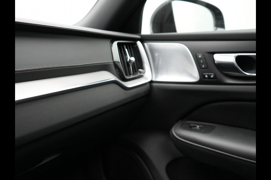Volvo S60 Recharge T8 AWD R-Design Plug in Hybrid 391pk Black Dealer O.H PHEV | Schuifdak | Bowers & Wilkins | Head Up | Adaptive Cruise | 360 Camera | Luxe Lederen Sportstoelen Massage & Memory | 19"L.M | Keyless | Navigatie |