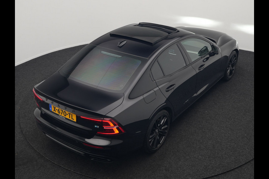 Volvo S60 Recharge T8 AWD R-Design Plug in Hybrid 391pk Black Dealer O.H PHEV | Schuifdak | Bowers & Wilkins | Head Up | Adaptive Cruise | 360 Camera | Luxe Lederen Sportstoelen Massage & Memory | 19"L.M | Keyless | Navigatie |