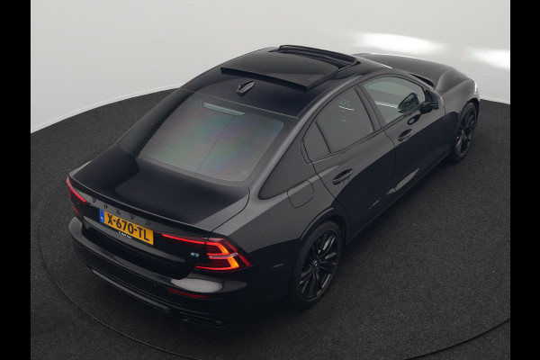 Volvo S60 Recharge T8 AWD R-Design Plug in Hybrid 391pk Black Dealer O.H PHEV | Schuifdak | Bowers & Wilkins | Head Up | Adaptive Cruise | 360 Camera | Luxe Lederen Sportstoelen Massage & Memory | 19"L.M | Keyless | Navigatie |