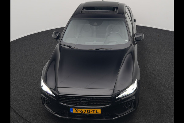 Volvo S60 Recharge T8 AWD R-Design Plug in Hybrid 391pk Black Dealer O.H PHEV | Schuifdak | Bowers & Wilkins | Head Up | Adaptive Cruise | 360 Camera | Luxe Lederen Sportstoelen Massage & Memory | 19"L.M | Keyless | Navigatie |