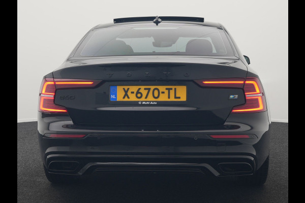 Volvo S60 Recharge T8 AWD R-Design Plug in Hybrid 391pk Black Dealer O.H PHEV | Schuifdak | Bowers & Wilkins | Head Up | Adaptive Cruise | 360 Camera | Luxe Lederen Sportstoelen Massage & Memory | 19"L.M | Keyless | Navigatie |