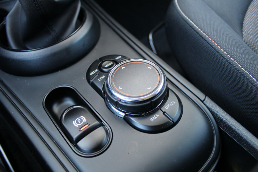 MINI Countryman 1.5 136PK Cooper | H&K | Navigatie | Bluetooth | Origin NL