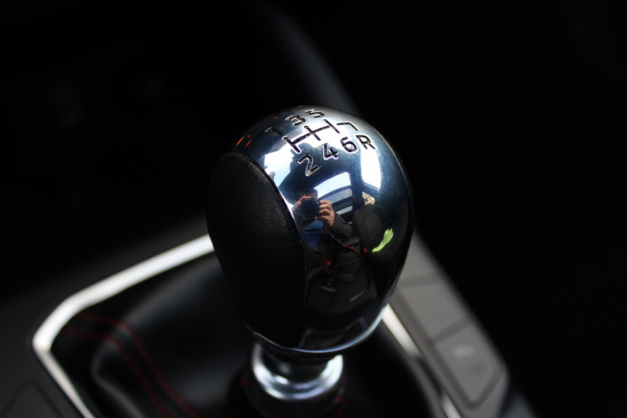 Ford FOCUS Wagon 1.0 EcoBoost 155PK Hybrid ST Line X | Panoramadak | Trekhaak | AGR | Elektrische achterklep | B&O