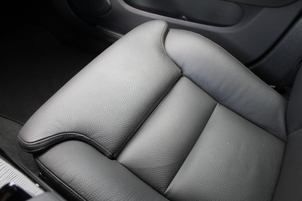 Volvo V60 2.0 T6 Plug-in hybrid AWD Plus Dark | Panoramadak | Trekhaak | H&K | BLIS | 360 Camera | Winterpack