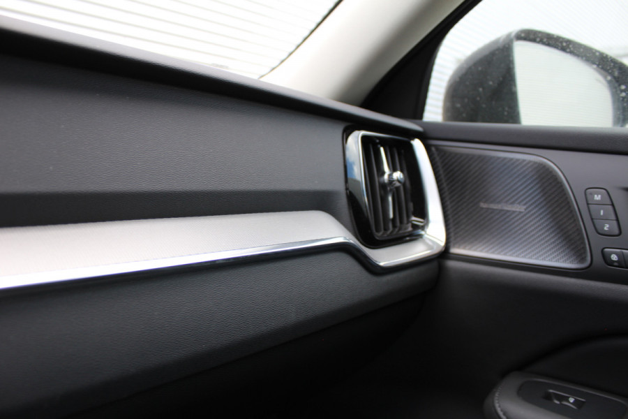 Volvo V60 2.0 T6 Plug-in hybrid AWD Plus Dark | Panoramadak | Trekhaak | H&K | BLIS | 360 Camera | Winterpack