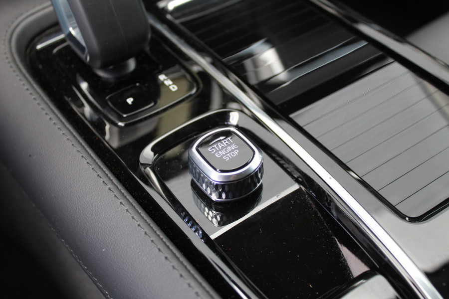 Volvo V60 2.0 T6 Plug-in hybrid AWD Plus Dark | Panoramadak | Trekhaak | H&K | BLIS | 360 Camera | Winterpack