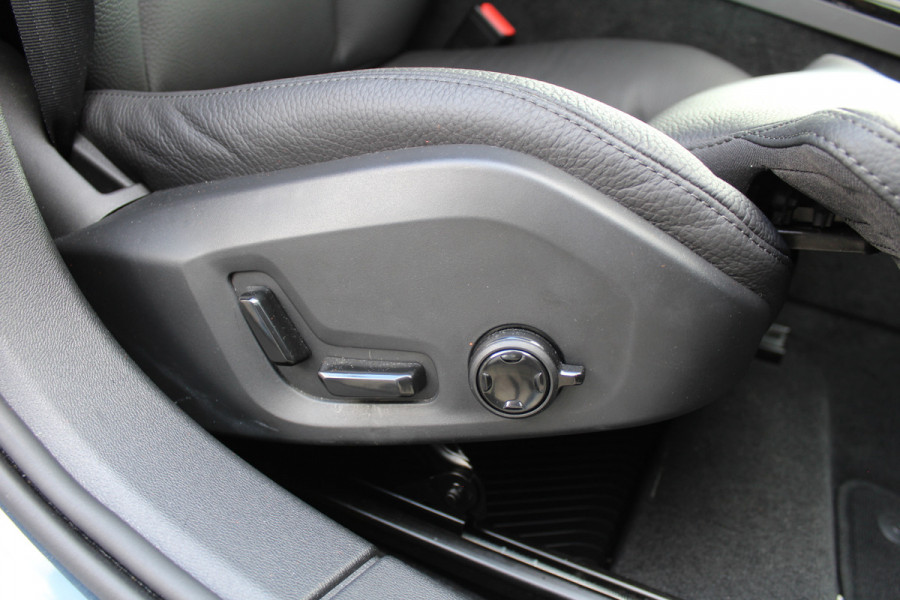 Volvo V60 2.0 T6 Plug-in hybrid AWD Plus Dark | Panoramadak | Trekhaak | H&K | BLIS | 360 Camera | Winterpack