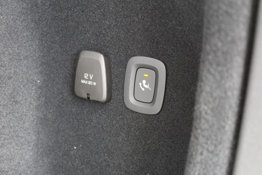 Volvo V60 2.0 T6 Plug-in hybrid AWD Plus Dark | Panoramadak | Trekhaak | H&K | BLIS | 360 Camera | Winterpack