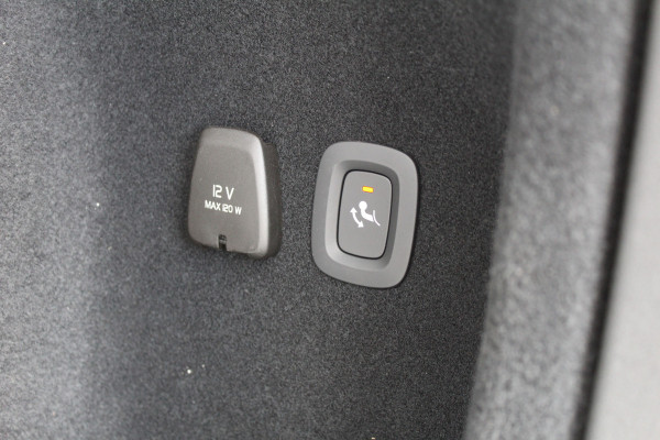 Volvo V60 2.0 T6 Plug-in hybrid AWD Plus Dark | Panoramadak | Trekhaak | H&K | BLIS | 360 Camera | Winterpack