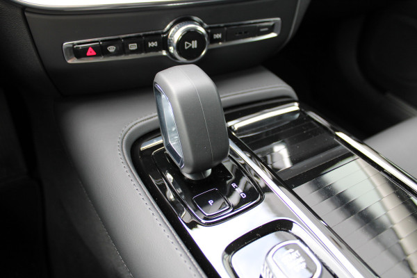 Volvo V60 2.0 T6 Plug-in hybrid AWD Plus Dark | Panoramadak | Trekhaak | H/K | 360 Camera