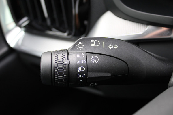 Volvo V60 2.0 T6 Plug-in hybrid AWD Plus Dark | Panoramadak | Trekhaak | H/K | 360 Camera