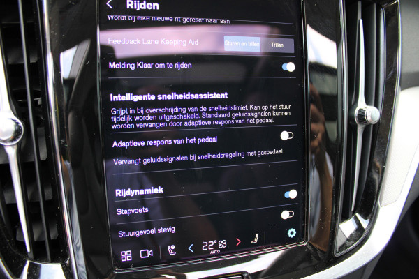 Volvo V60 2.0 T6 Plug-in hybrid AWD Plus Dark | Panoramadak | Trekhaak | H/K | 360 Camera