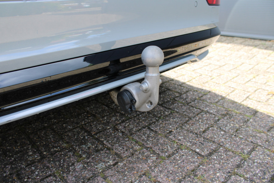 Volvo V60 2.0 T6 Plug-in hybrid AWD Plus Dark | Panoramadak | Trekhaak | H/K | 360 Camera